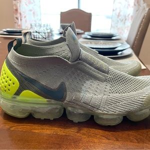 USED Nike air vapor max size 9.5
